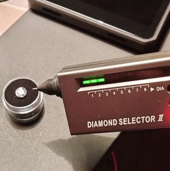 Moissanite lab grown 2ct. round brilliant cut diamond - Picture 10 of 12